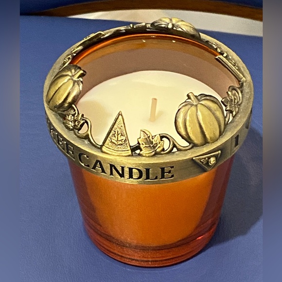 Yankee Candle Illuma-lid jar candle accessory for Fall— pumpkins and leaves - Picture 1 of 12